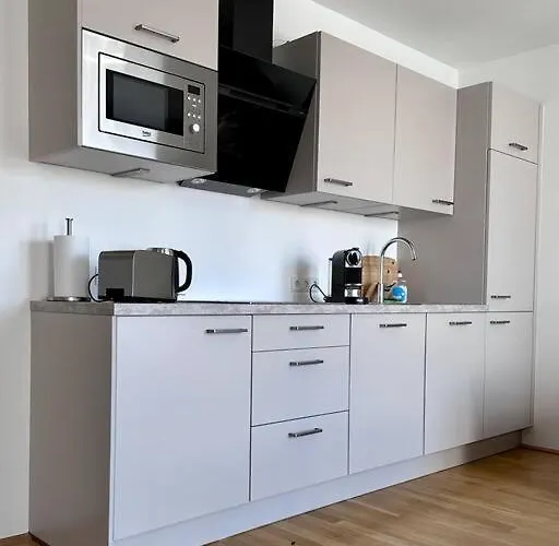 Chic & Modern In Beautiful L Hg30